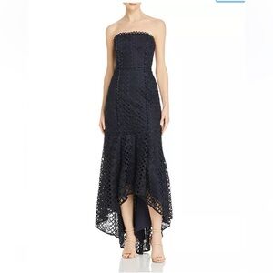 NWT Keepsake Navy blue
Lovable Lace Gown with train size small